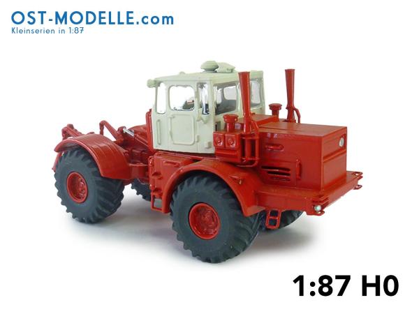 Traktor Kirovets K710M rot mit Motorverkleidung Prototyp